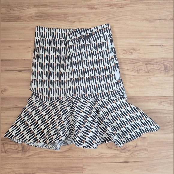 Patterned Skirt - Picture 3 of 7